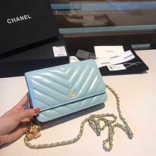 Sac à bandoulière à rabat en cuir de mouton Chanel WOC Original D33814 Bleu clair