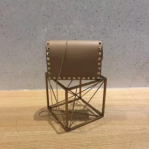 Valentino Garavani Pochette en cuir Rockstud 01327 abricot
