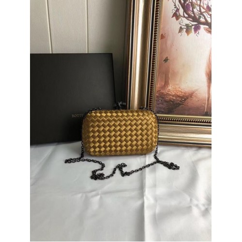 BOTTEGA VENETA Pochette en satin à finitions en peau de serpent Knot 62548 Bronze