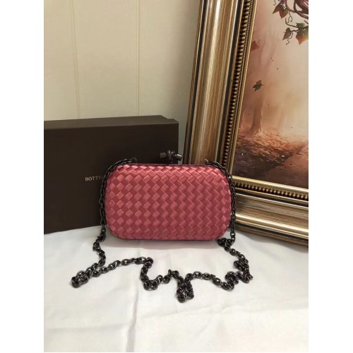 BOTTEGA VENETA Pochette en satin à finitions en peau de serpent Knot 62548 Watermelon Red