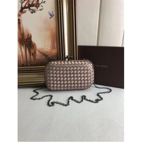 BOTTEGA VENETA Pochette en satin à finitions en peau de serpent Knot 62548 abricot