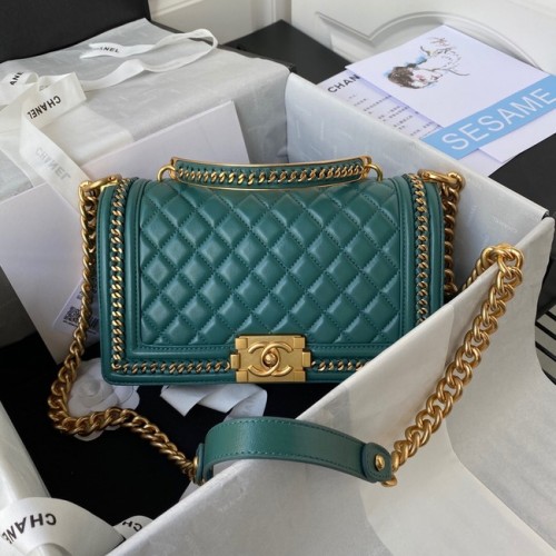 SAC À MAIN BOY CHANEL Métal Doré A67086 vert