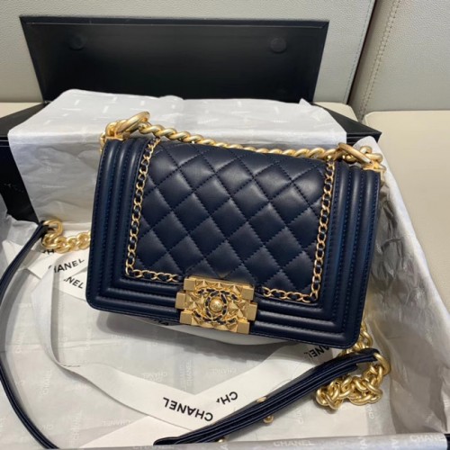 BOY CHANEL sac à rabat A67085 Bleu Marine