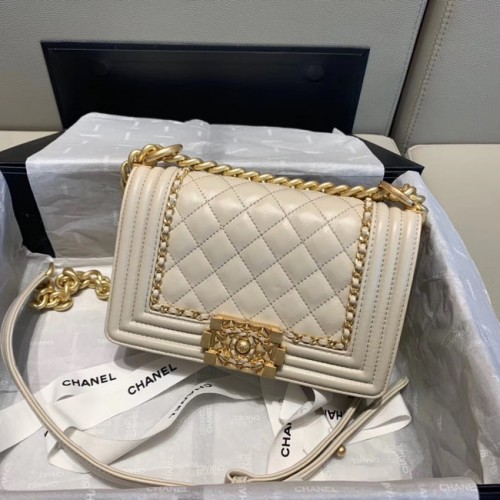 BOY CHANEL sac à rabat A67085 blanc