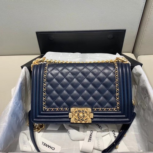 BOY CHANEL sac à rabat A67086 Bleu Marine