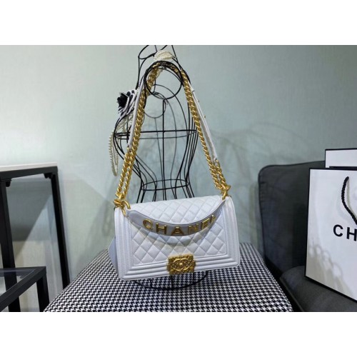 BOY CHANEL sac à rabat A67086 blanc