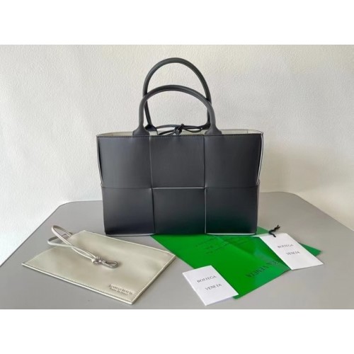 Bottega Veneta ARCO TOTE 652867 noir et blanc