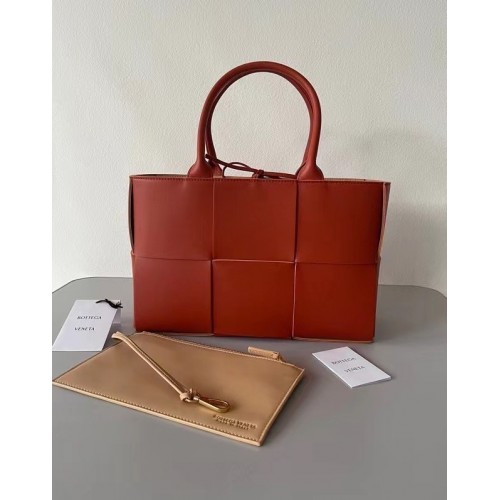 Bottega Veneta ARCO TOTE Petit sac fourre-tout en cuir grainé intrecciato 652867 MAPLE