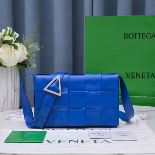 Bottega Veneta CASSETTE 018101 bleu