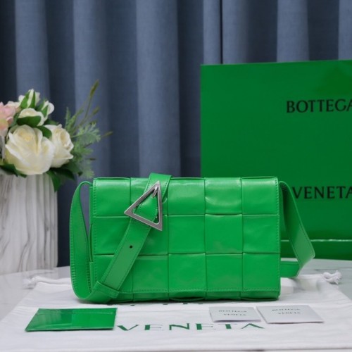 Bottega Veneta CASSETTE 018101 vert