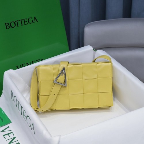 Bottega Veneta CASSETTE 018101 jaune