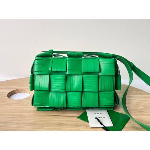 Bottega Veneta CASSETTE A018101 vert