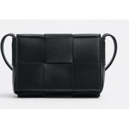Bottega Veneta CASSETTE Mini sac bandoulière en cuir Intreccio 666688 noir