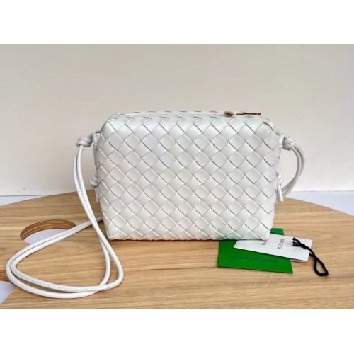 Bottega Veneta Medium sac à bandoulière en cuir intrecciato 680256 Blanc