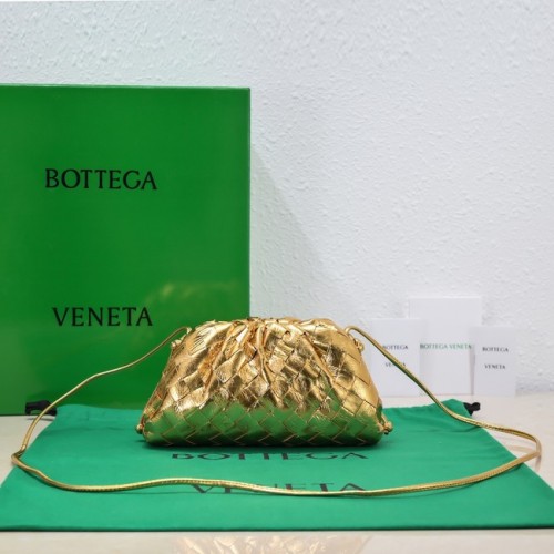 Bottega Veneta Mini pochette en cuir intrecciato avec sangle 585852 or