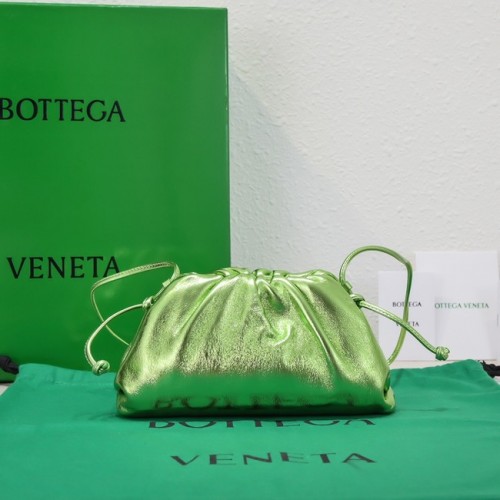 Bottega Veneta Mini pochette en cuir intrecciato avec sangle 585852 vert