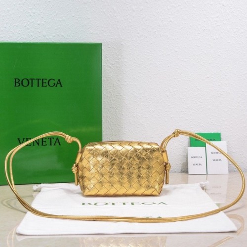 Bottega Veneta Mini sac bandoulière en cuir tressé 680254 or