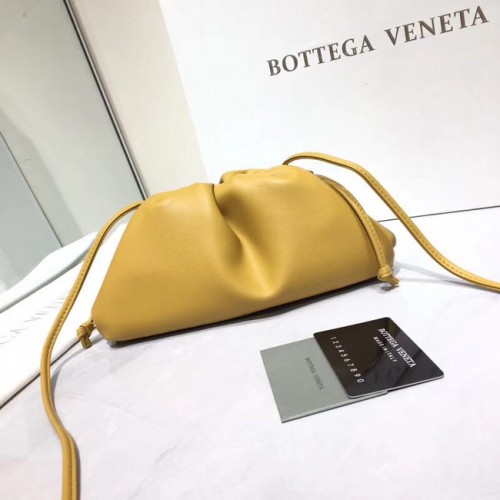 Bottega Veneta Sac à bandoulière souple en cuir d'agneau nappa 98057 jaune