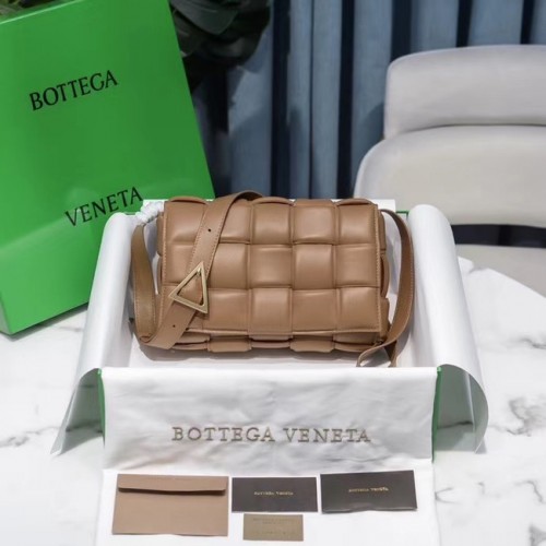Bottega Veneta SAC CASSETTE REMBOURRÉ 591970 Bois de santal