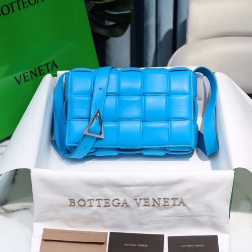 Bottega Veneta SAC CASSETTE REMBOURRÉ 591970 bleu