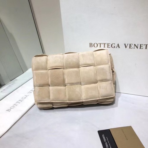Bottega Veneta SAC CASSETTE REMBOURRÉ suède 591970 Plâtre