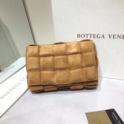 Bottega Veneta SAC CASSETTE REMBOURRÉ daim 591970 marron