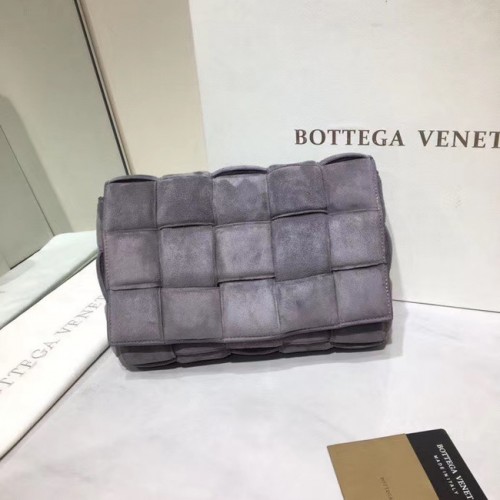 Bottega Veneta SAC CASSETTE REMBOURRÉ daim 591970 gris