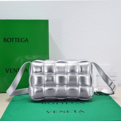 Cassette rembourrée Bottega Veneta 591970 argent