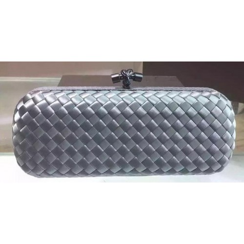 Bottega Veneta Pochette en cuir de mouton à nœud STRETCH BV8651 Gris