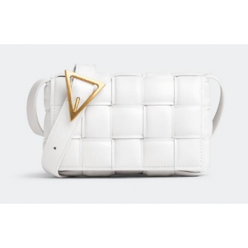 Bottega Veneta Petite cassette rembourrée 717506 blanc