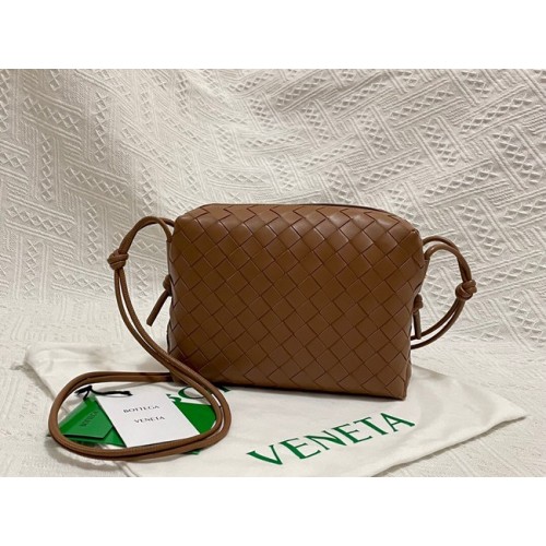 Bottega Veneta Petit sac à bandoulière en cuir intrecciato 680255 Marron