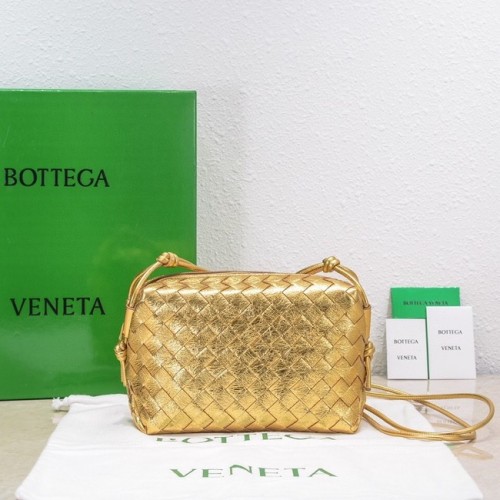 Bottega Veneta Petit sac à bandoulière en cuir intrecciato 680255 or