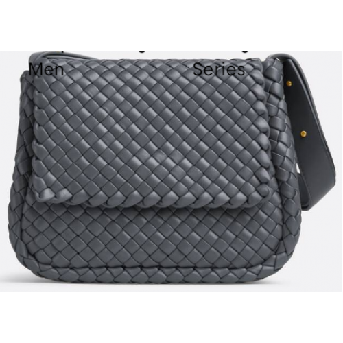Bottega Veneta Petit sac à bandoulière en cuir intreccio rembourré 709418 Thunder