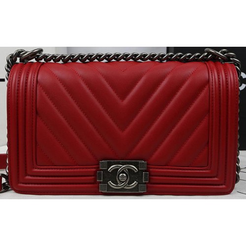 Boy Chanel Flap Bag Veau Chevron Quilting A67025 Rouge