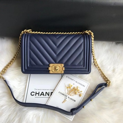Boy Chanel Flap Bag Original Chevron Cuir A67086V Bleu