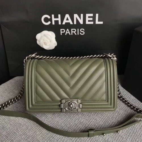 Boy Chanel Flap Bag Original Chevron Cuir A67086V Vert