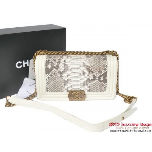 Boy Chanel Flap Sac à bandoulière en cuir de python A66095 OffWhite