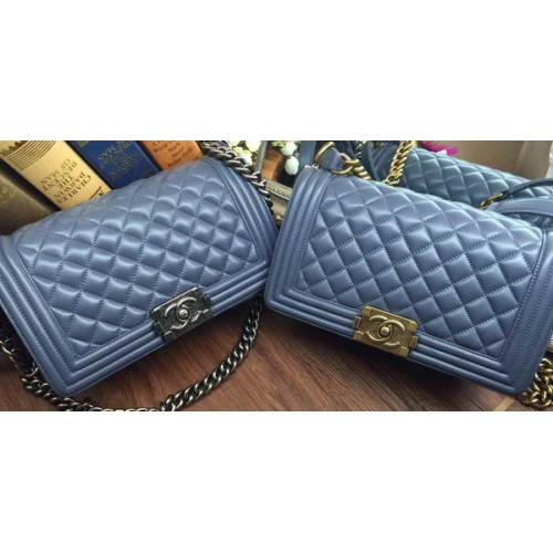 Boy Chanel Flap Sac à bandoulière en cuir de mouton A67086 Bleu clair