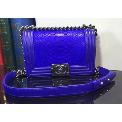 Boy Chanel Flap Sac à bandoulière en cuir de serpent A67085 Bleu