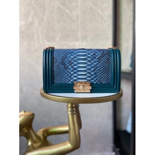 Boy Chanel Flap Sac à bandoulière en cuir de serpent original AS67086 bleu