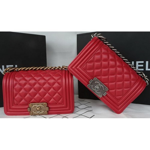 Mini sac à rabat Boy Chanel en peau de mouton originale A67085 rouge foncé