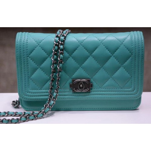 Boy Chanel Mini Flap Sacs en cuir de mouton A33815 SkyBlue