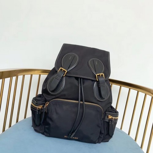 Burberry Grand sac à dos en tissu BU3699 noir