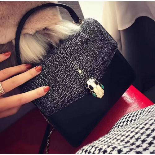 Bvlgari Serpenti Forever Pearl peau de poisson et cuir de veau petit sac à bandoulière 288687 noir