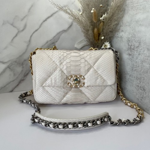 CHANEL 19 Flap Bag Original Sac à rabat en peau de serpent AS1160 Crème