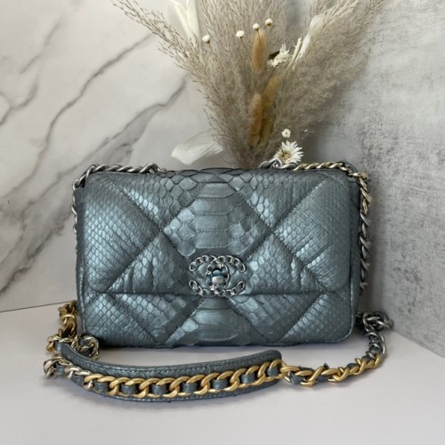 CHANEL 19 Flap Bag Original Sac à rabat en peau de serpent AS1160 argent