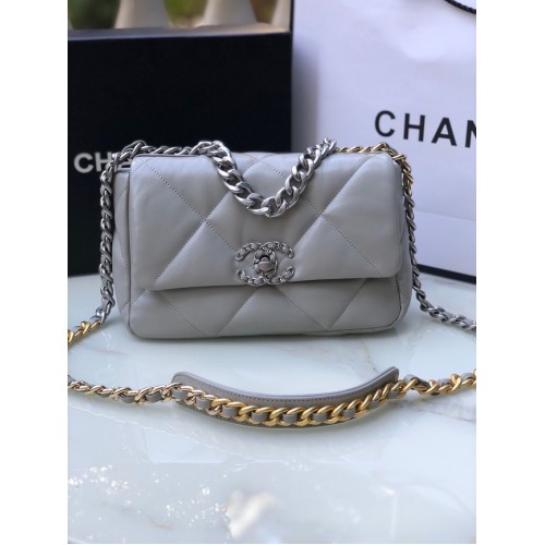 CHANEL Sac à rabat 19 en cuir d'agneau AS1160S gris