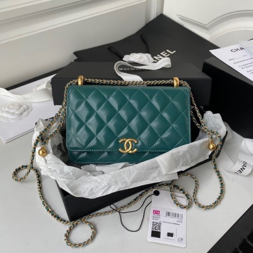 CHANEL Sac à bandoulière à rabat en cuir d'agneau AP2289 vert