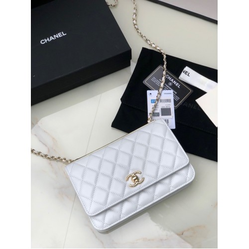 CHANEL PORTEFEUILLE SUR CHAINE Agneau Métal Doré clair 80892 blanc