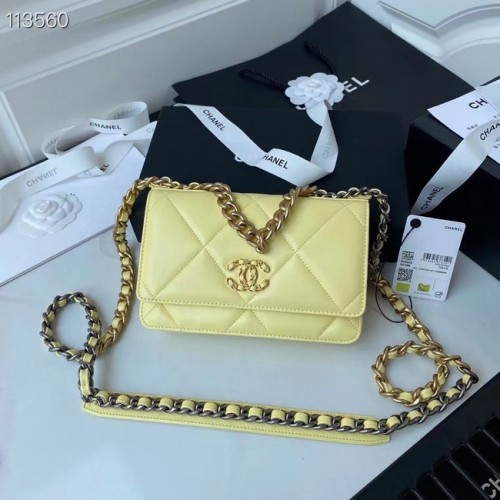 Chanel 19 Portefeuille chaîne en cuir de mouton classique AP0957 JAUNE CLAIR